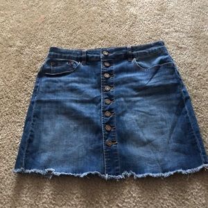 Buttoned jean skirt